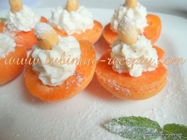 Венгерский десерт - абрикосы с творогом, мёдом, орехами и корицей