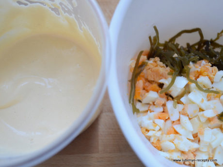 Рецепт вкусного салата с морской капустой и яйцом